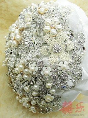 Pearl Jewelled Brooch Bouquet